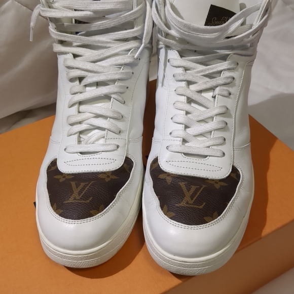 Louis Vuitton Rivoli sneaker boot. - Picture 5 of 9